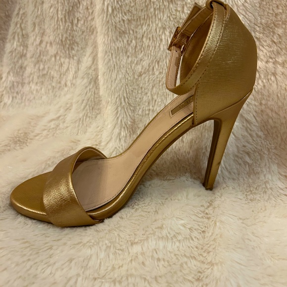 Forever 21 gold sandals size 6.5 - Picture 1 of 7
